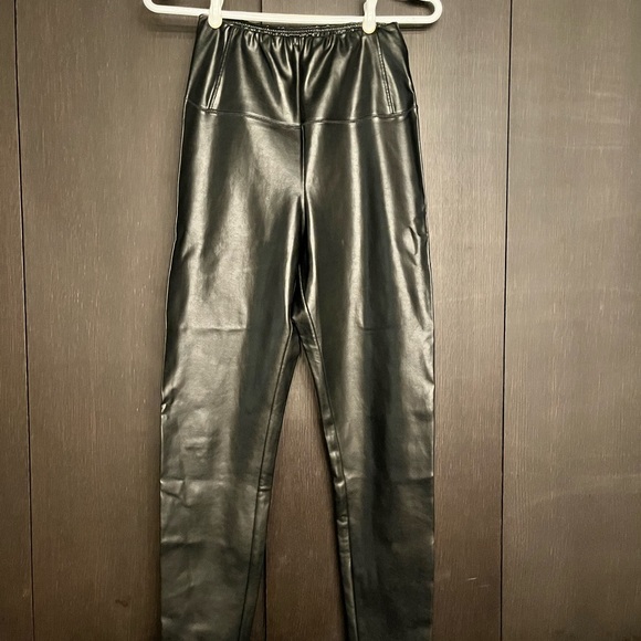 Aritzia Wilfred Free Daria black vegan leather pant leggings (M) - Picture 5 of 5